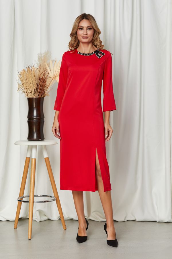 Rochie eleganta midi cu strass-uri si crepeu in fata Milena Corai