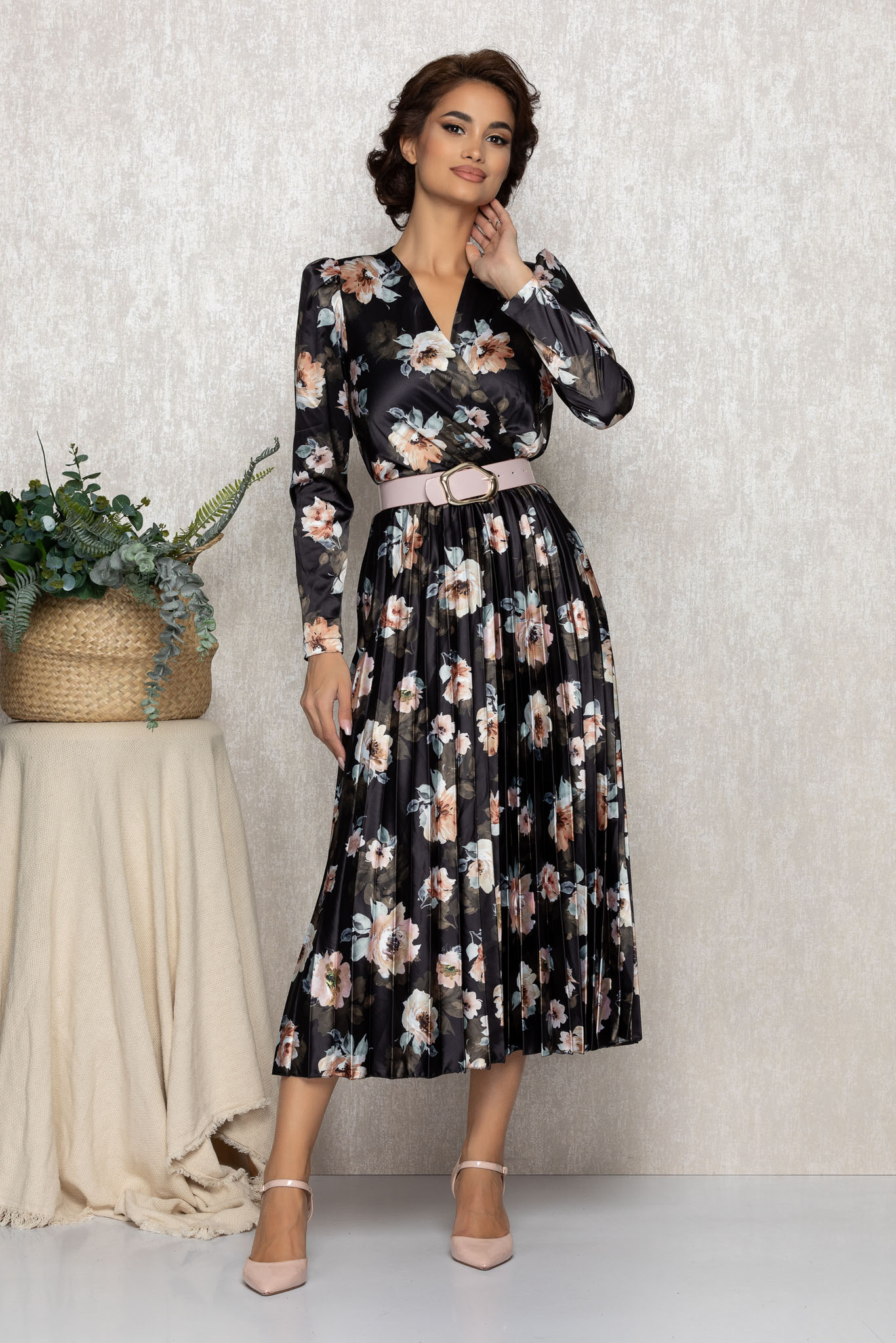 Rochie alevia negru bej floral
