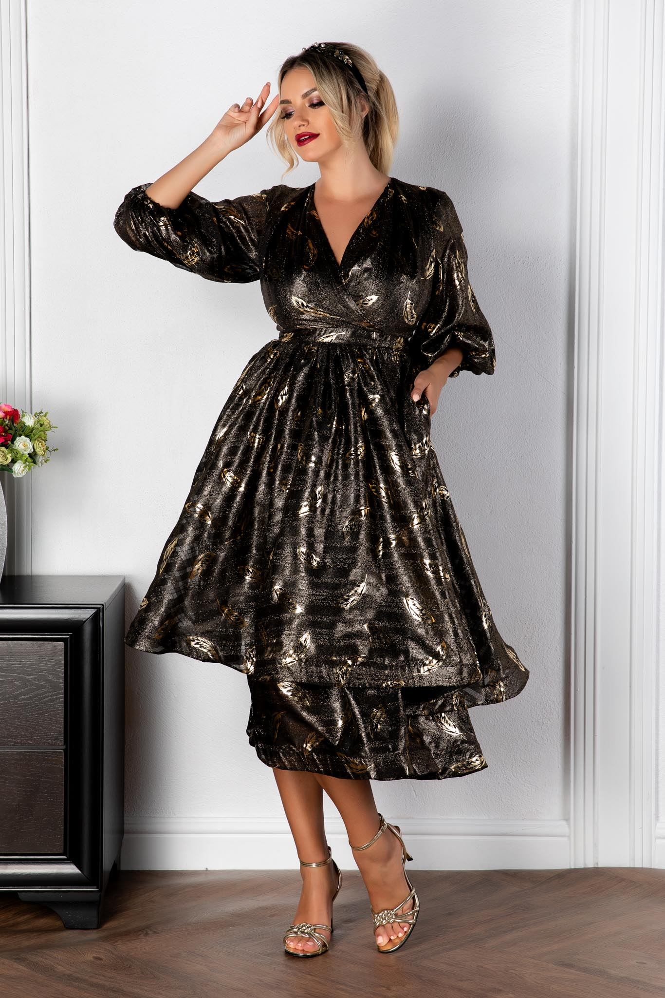 Rochie romelia aurie