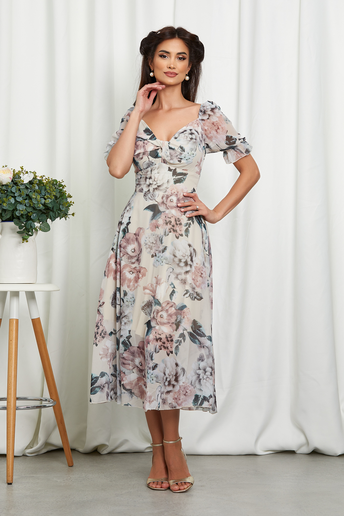 Rochie Xenya Nude Floral Toate produsele 2023-09-21